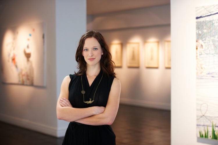 How to become an art curator